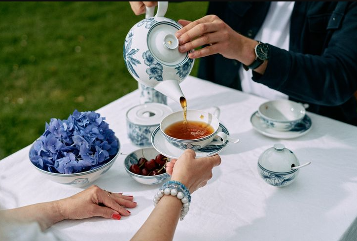 Świąteczny stół nakryty porcelaną Fürstenberg