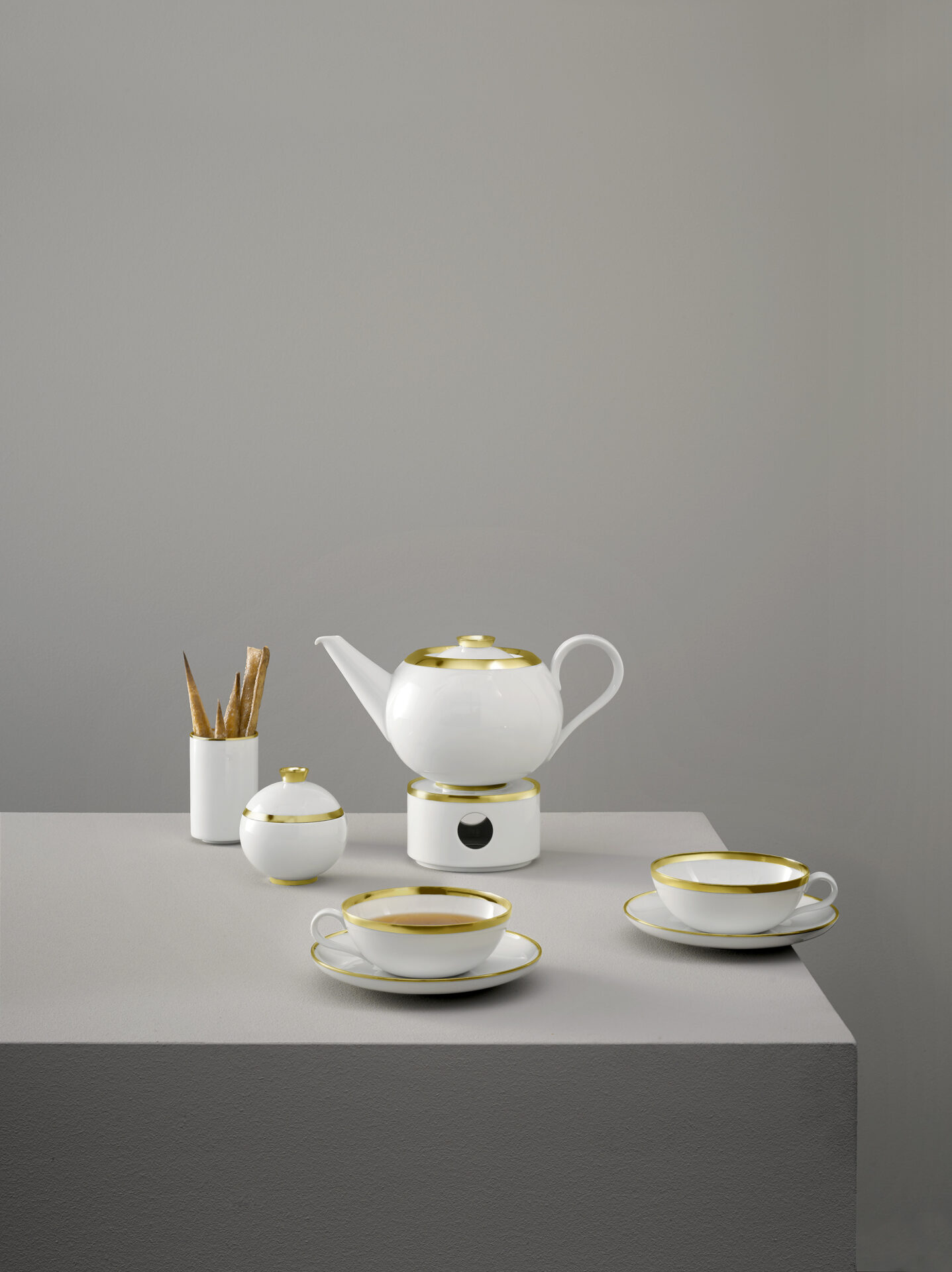Serwis do herbaty Treasure Gold – biała porcelana ze złotem
